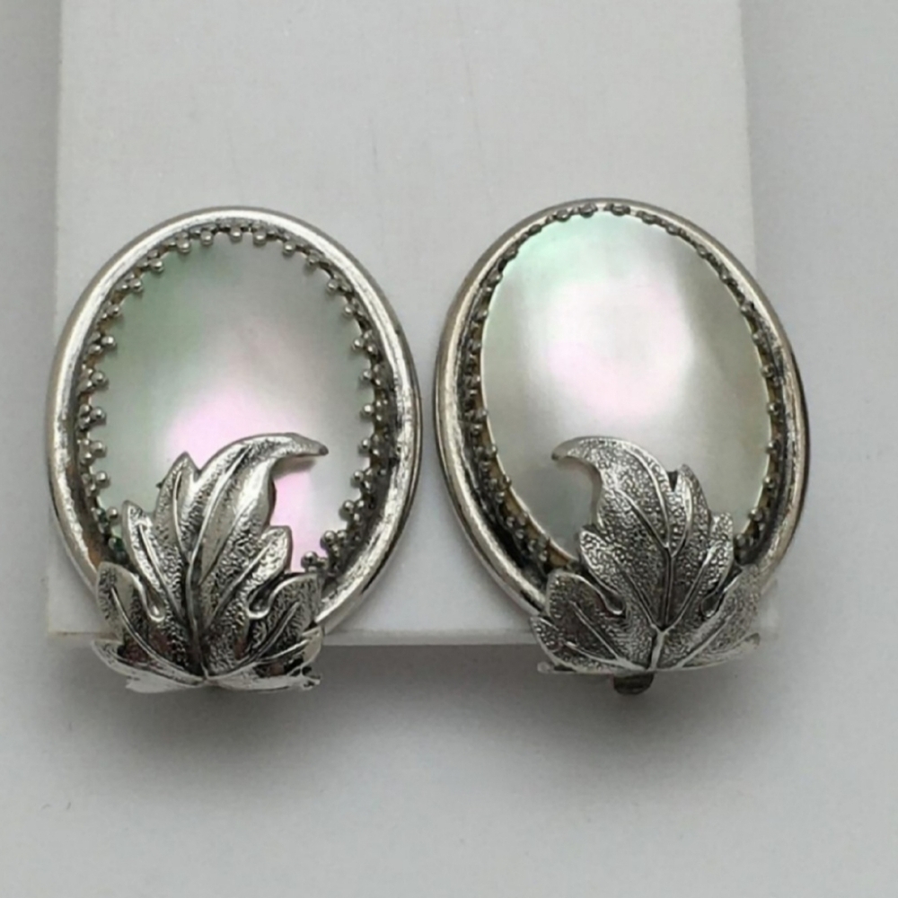 Rare Vintage Signed Whiting & Davis Mother of Pearl Oval Ornate Silver Earrin…